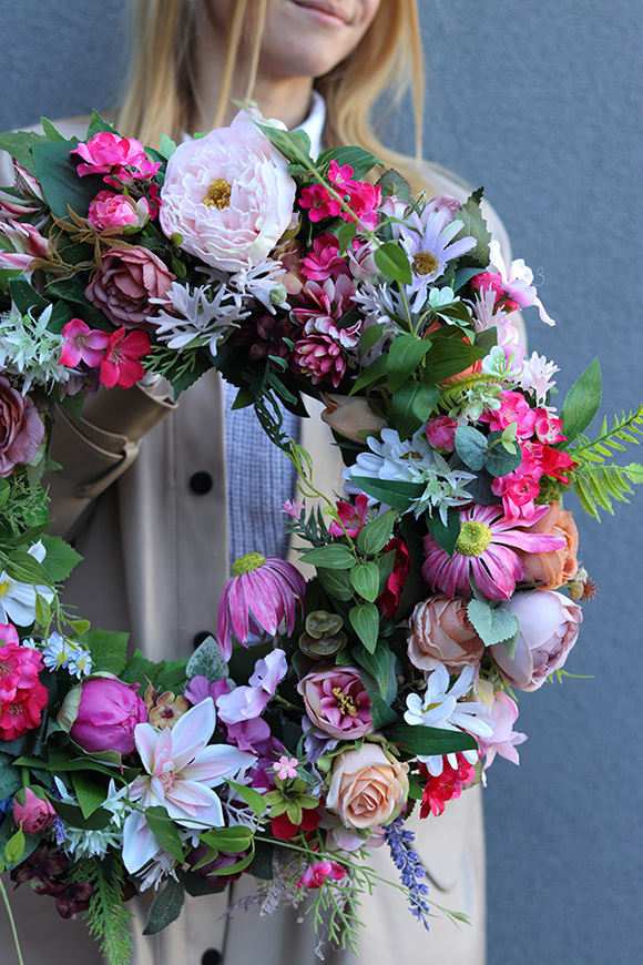 Różowe Lato, wianek na drzwi z polnymi kwiatami	