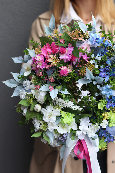 Kreonata, kwiatowy wianek na drzwi