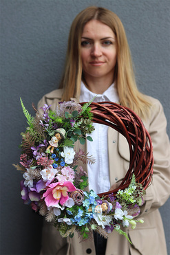 OD RĘKI Kreterra, asymetryczny wianek z laleczkami, rozp.46cm