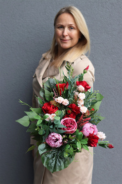 Czerwień Miłości, bukiet nagrobny we wkładzie, dł.55cm 