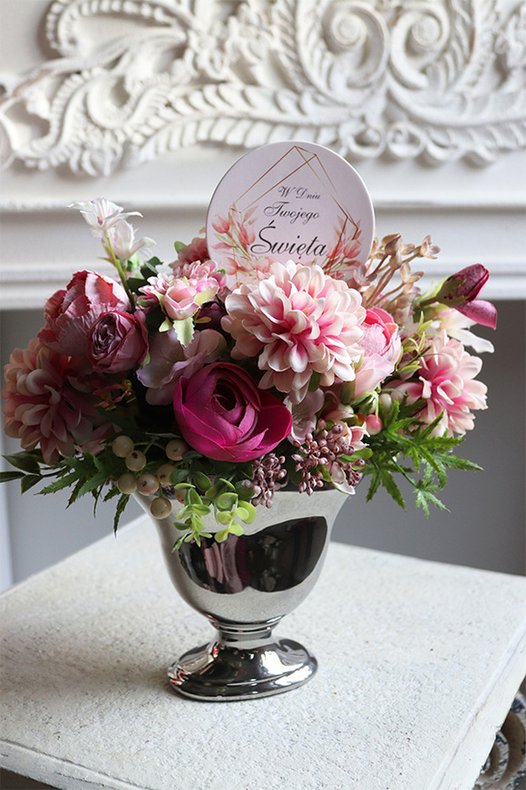 Milona, kompozycja kwiatowa w pucharze