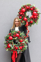 Apart Christmas Exclusives, świąteczny wianek na drzwi z wstążkami