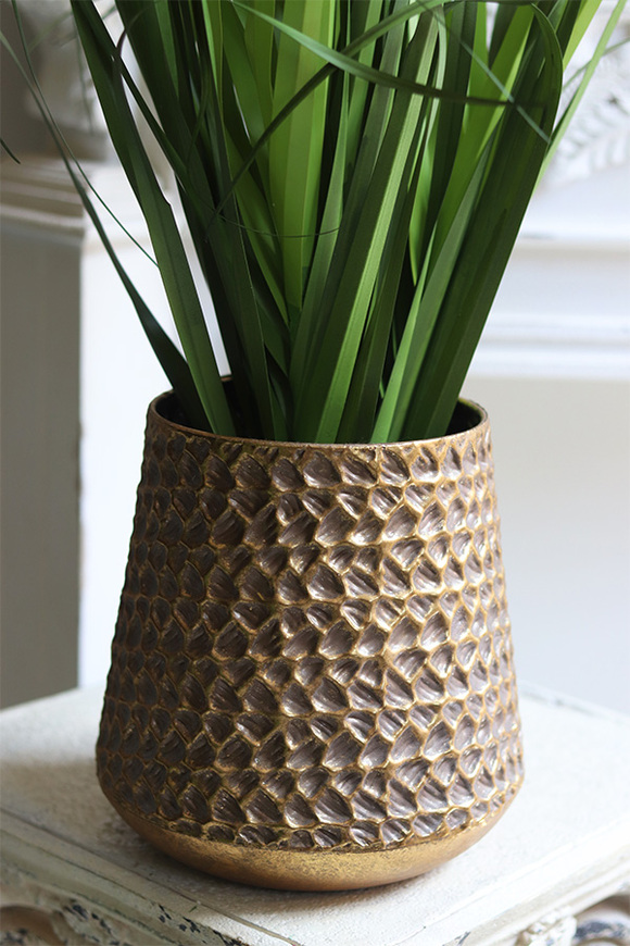 Golden Knot, sztuczna trawa w metalowej donicy