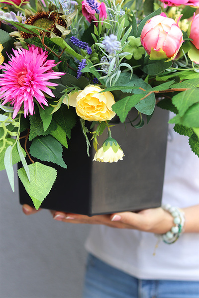 Rainbow Classic 2, kompozycja nagrobna w plastikowym naczyniu