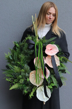 Anturium Blush, wieniec nagrobny z anturium, dł.87cm