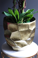 Fuksja Gold Palace, sztuczny storczyk w złotej donicy