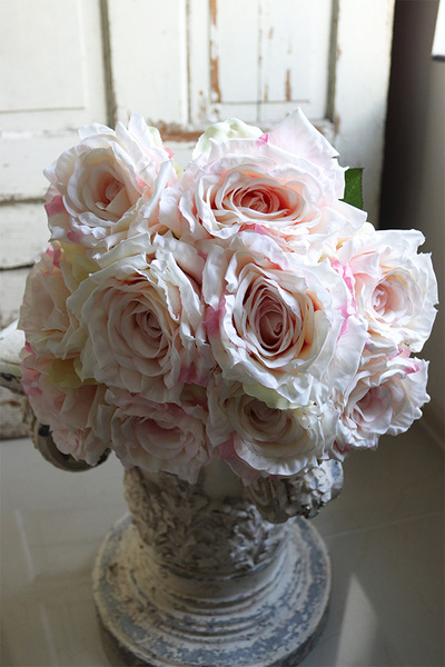 bogaty bukiet jasnych róż, Nistra, 10szt, dł.75cm