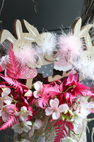 Wianek wielkanocny kwiatowy ze wstążkami