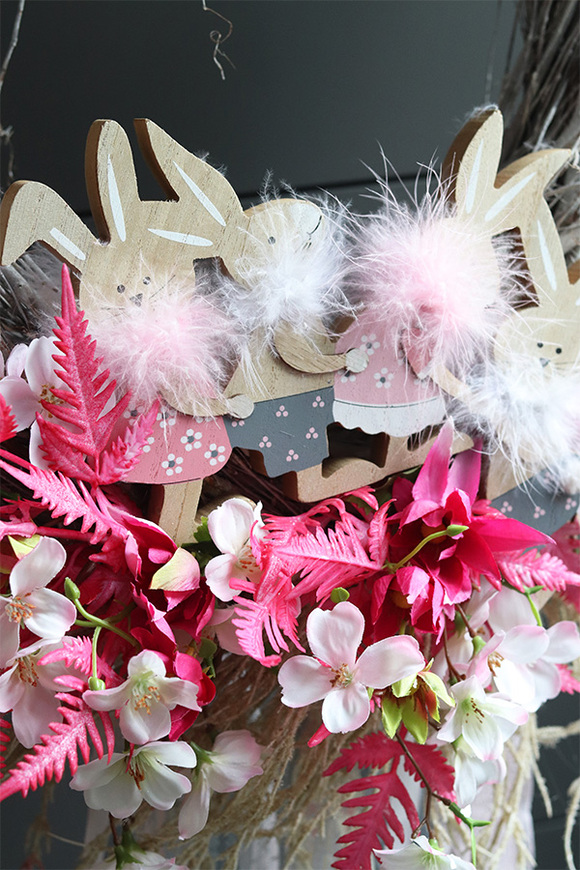 Wianek wielkanocny kwiatowy ze wstążkami