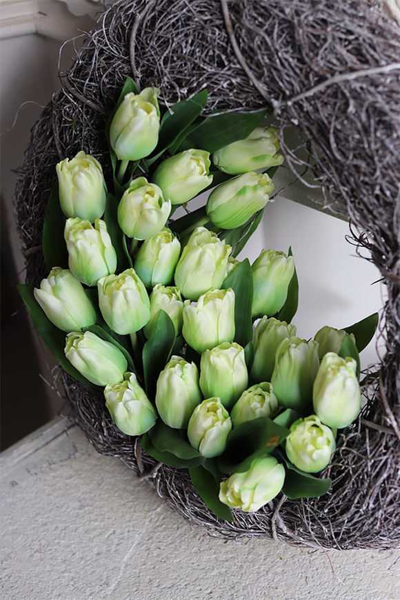 Tulips Simple, wiosenny wianek na drzwi z tulipanami