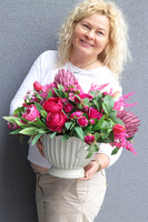 Velvet Malina Gaina, kompozycja kwiatowa z proteą