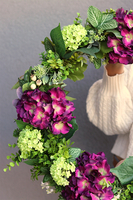 dekoracyjny fioletowo-zielony wianek, W Hortensjach