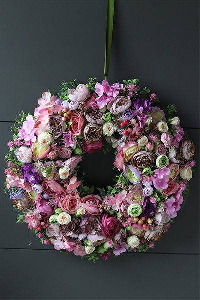 Neriala, piękny kwiatowy wianek na drzwi