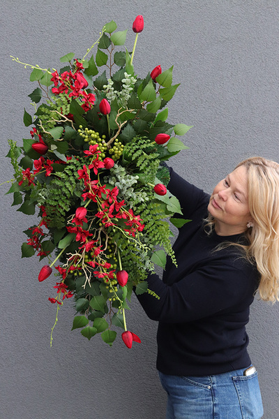 Red Dekorre, kompozycja nagrobna na podkładzie, wym.28x80x48cm