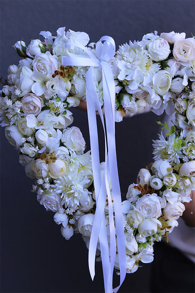 White Heart 2, dekoracyjne białe serce z kwiatów