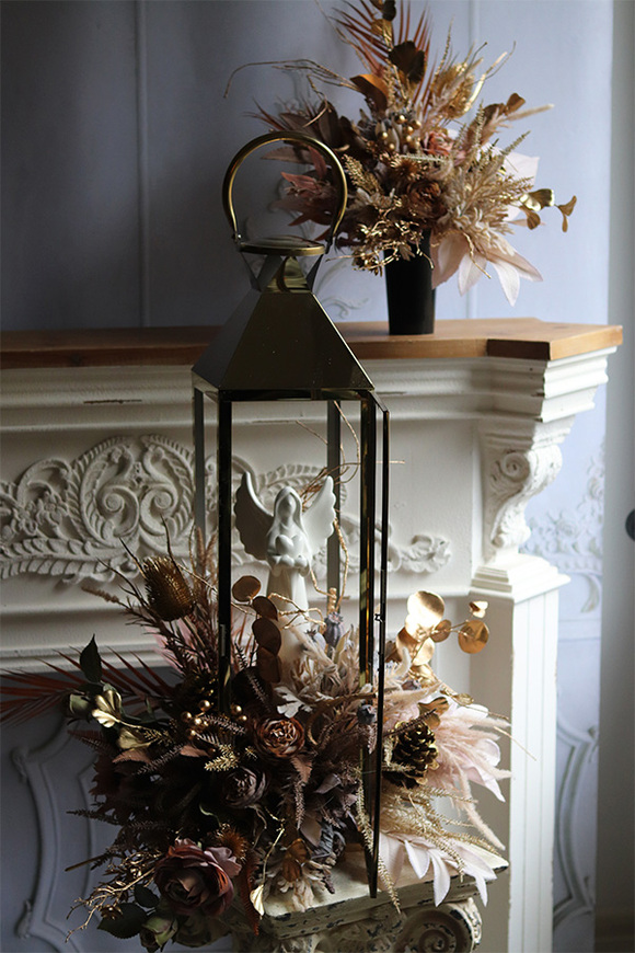 Angelo Garden Winter Gold, lampion nagrobny z kwiatami