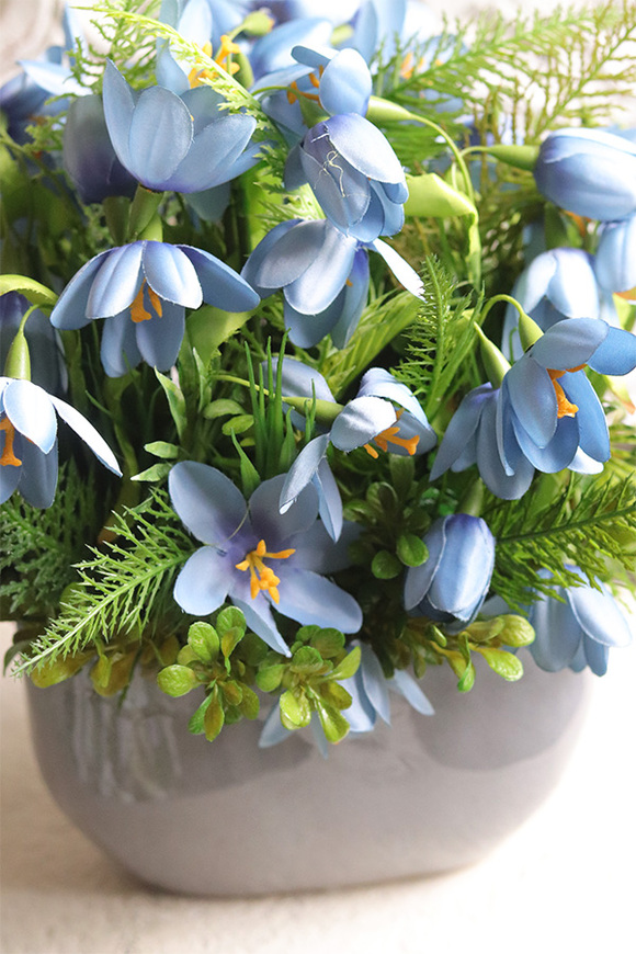 Krokusy Blue 3, kompozycja wiosenna z niebieskich kwiatów