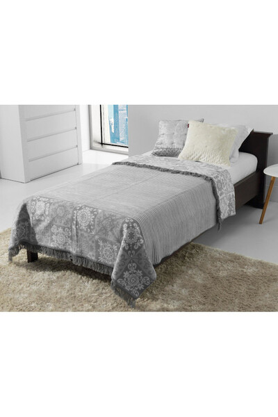 Queen, miękki koc z frędzlami