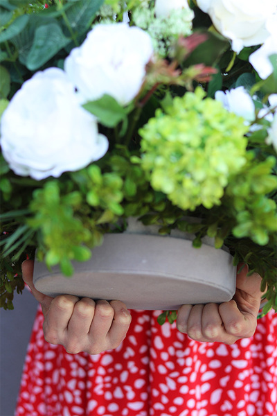 Leduncja 2, kompozycja kwiatowa na podstawce welurowej