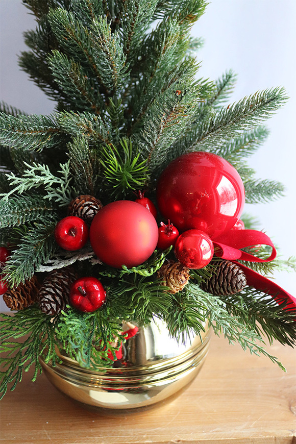 Red Exclusive, realistyczna choinka świąteczna z przybraniem