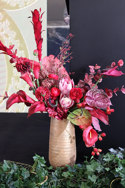 Ritual Big Wazon, nowoczesna kompozycja kwiatowa, wym.98x85cm