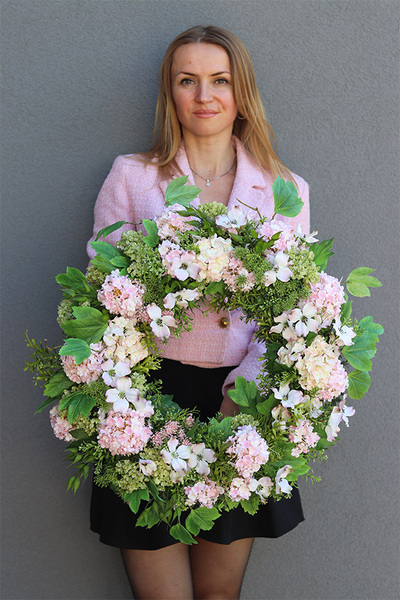 Kalina Light Pink, wiosenny wianek na drzwi