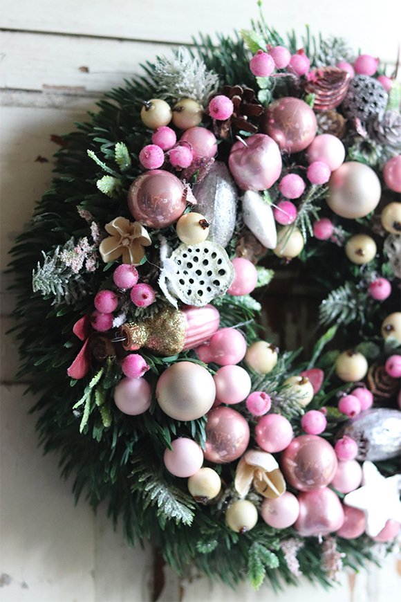 Pinkola, efektowny zimowy wianek, śr.27cm