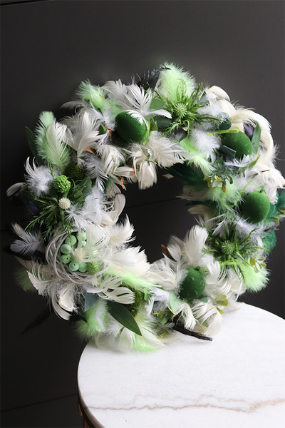 Wielkanoc w domu, wiosenny wianek dekoracyjny