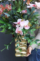 kompozycja w wysokim wazonie, Lucille Gold