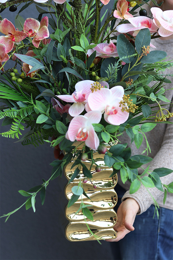 kompozycja w wysokim wazonie, Lucille Gold