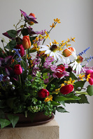  Veronia, kompozycja nagrobna w misie, wym.48x85x50cm