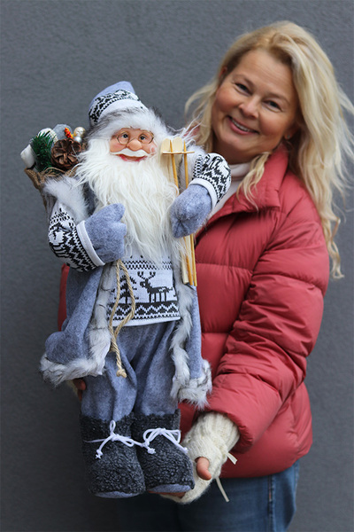 duża figurka / miękki stojący Mikołaj Nordi z nartami