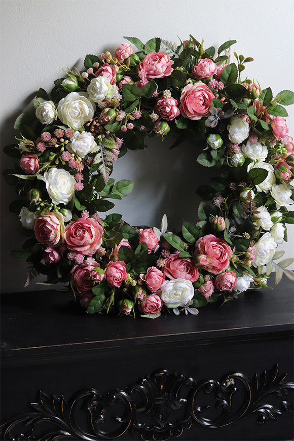 Pudrova Rosalina, słoneczny wianek na drzwi