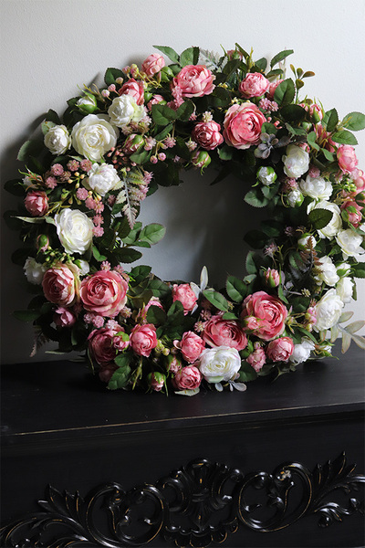 Pudrova Rosalina, słoneczny wianek na drzwi