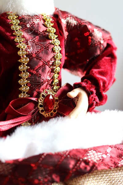 Skrzacik B, laleczka zimowa siedząca elf	