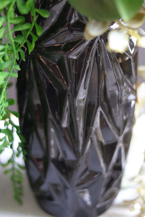 Villano Black, kompozycja w wysokim wazonie