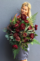 Astry Bordo Love, kompozycja nagrobna w naczyniu