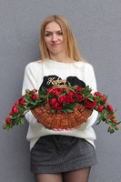 Red Basket, kompozycja nagrobna w koszu