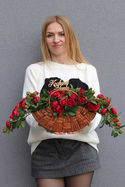 Red Basket, kompozycja nagrobna w koszu