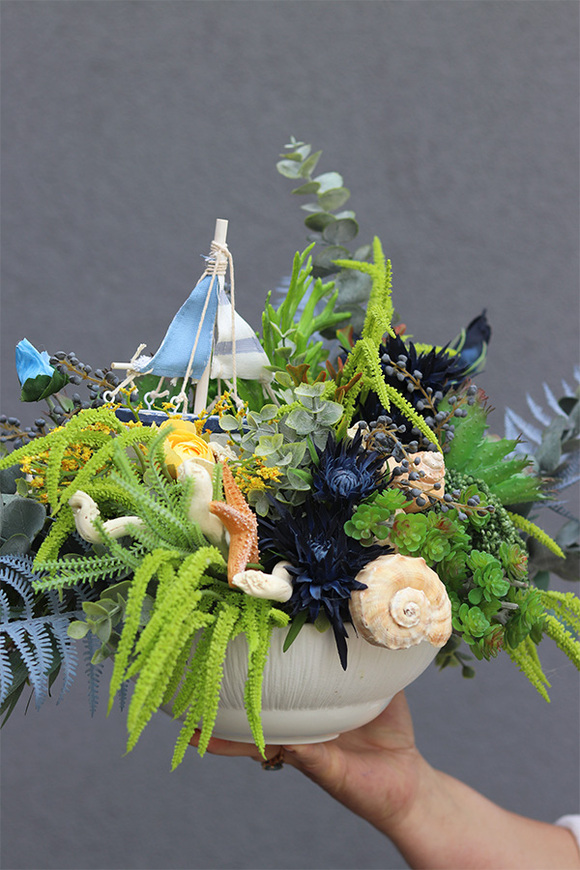 Mazurite, kompozycja marynistyczna w misie