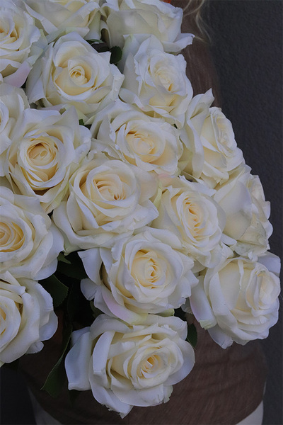 Luxuria, bukiet białych róż do wazonu