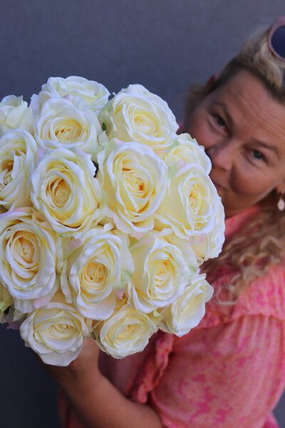 Green Velvet Romance, zielony flowerbox z różami