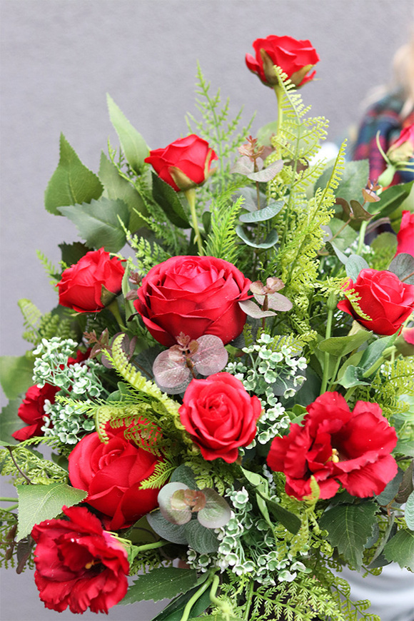 Red Angelo, bukiet nagrobny we wkładzie