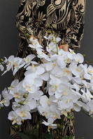 Design House, sztuczny storczyk w szarej donicy