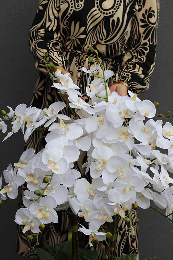 Design House, sztuczny storczyk w szarej donicy