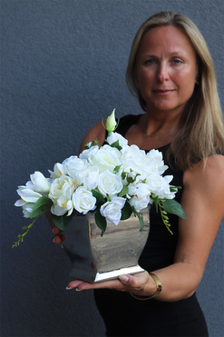 kompozycja kwiatowa Caryca Biel, wys.40x26cm