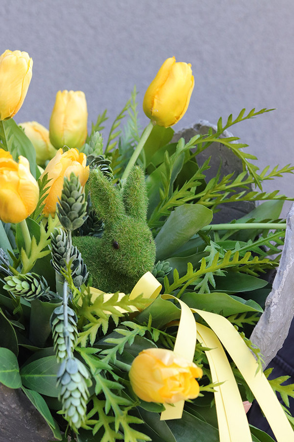 Yellow Dream Volcan, kompozycja nagrobna w misie