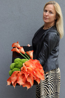 New Design Orange, dekoracja nagrobna na czarnej podstawie, wym.70x25cm