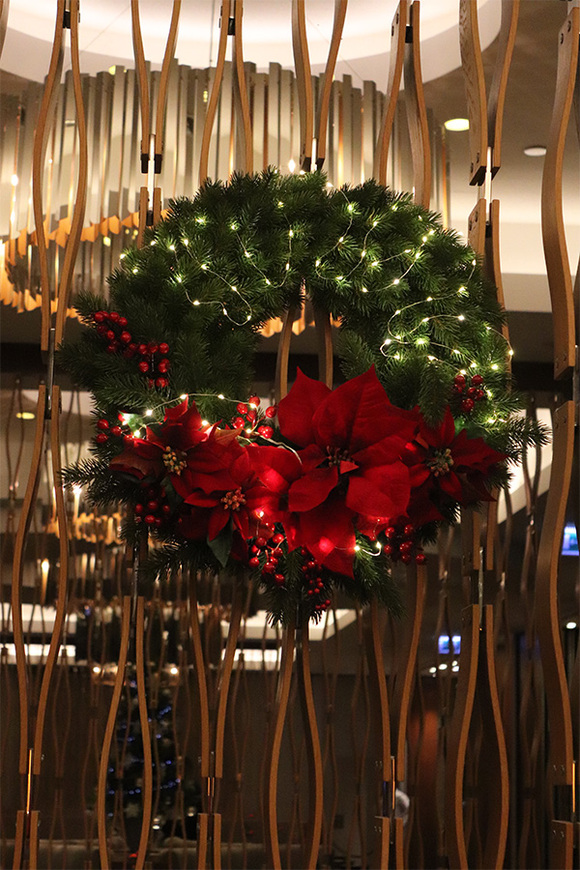 Gwiazda betlejemska Hilton, świąteczny wianek dekoracyjny