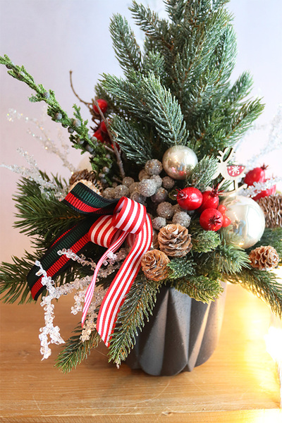 Deluro Design, realistyczna choinka świąteczna w donicy